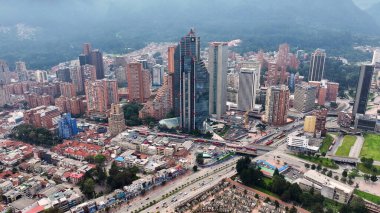Cundinamarca Kolombiya 'daki Bogota Finans Merkezi. Şehir merkezindeki şehir manzarası. Finans Bölgesi Geçmişi. Bogota Cundinamarca Kolombiya 'da. High Rise Binaları. İş Trafiği.