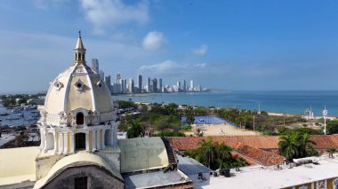 Bolivar Kolombiya 'daki Cartagena Katedrali' nde. Karayip Kilisesi. Şehir merkezinde. Cartagena, Bolivar Kolombiya 'da. Din manzarası. Şehir Manzarası.