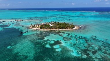 San Andres Akvaryumu, San Andres, Providencia Y Santa Catalina Kolombiya. Plaj manzarası. Karayip Cenneti. San Andres Providencia 'da, Santa Catalina Kolombiya' da. Deniz Burnu Açık Hava. Doğa Turizmi.