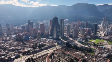 Cundinamarca Kolombiya 'daki Bogota DC' de. Şehir merkezindeki şehir manzarası. Finans Bölgesi Geçmişi. Bogota Cundinamarca Kolombiya 'da. High Rise Binaları. İş Trafiği.