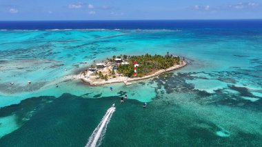 San Andres Providencia 'daki Rose Cay Santa Catalina Kolombiya' da. Plaj manzarası. Karayip Cenneti. San Andres Providencia 'da, Santa Catalina Kolombiya' da. Deniz Burnu Açık Hava. Doğa Turizmi.