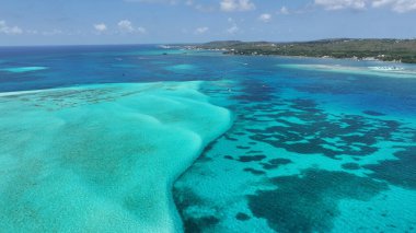 San Andres Providencia 'daki Caribbean Skyline Santa Catalina Kolombiya' da. Plaj manzarası. Karayip Cenneti. San Andres Providencia 'da, Santa Catalina Kolombiya' da. Deniz Burnu Açık Hava. Doğa Turizmi.