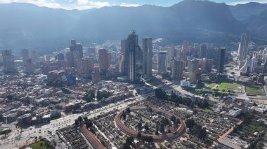 Kolombiya 'nın başkenti Bogota' daki finans merkezi. Yüksek Binalar Peyzajı. Şehir manzarası arka planı. Bogota, Kolombiya Bölgesi 'nde. Şehir merkezinde. Şehir Açık Hava.