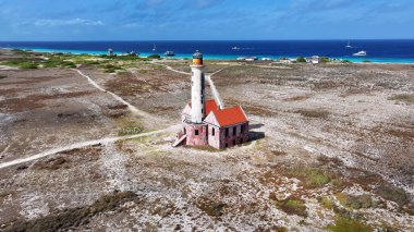 Hollanda 'daki Willemstad Curacao' da küçük bir Curacao. Ada Sahili. Mavi Deniz Manzarası. Hollanda 'daki Willemstad Curacao. Turizm arka planı. Doğa Deniz Burnu.