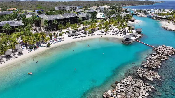 Hollanda 'daki Willemstad' daki Karayip Sahili Curacao. Plaj manzarası. Karayip Adası. Hollanda 'daki Willemstad Curacao. Deniz Burnu Açık Hava. Doğa Turizmi.