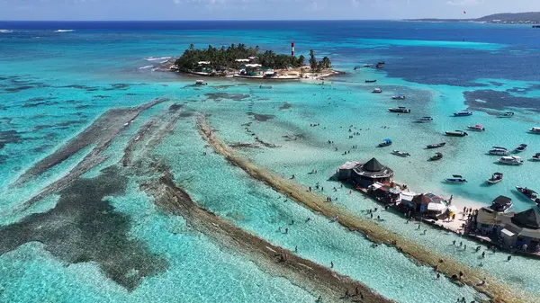 San Andres Providencia 'daki Rose Cay Santa Catalina Kolombiya' da. Plaj manzarası. Karayip Cenneti. San Andres Providencia 'da, Santa Catalina Kolombiya' da. Deniz Burnu Açık Hava. Doğa Turizmi.