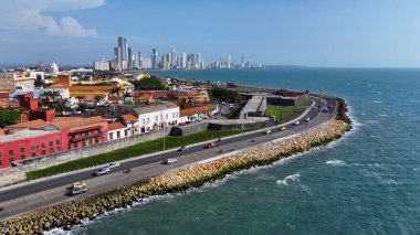 Cartagena Skyline, Bolivar Kolombiya 'daki Cartagena De India' da. Karayip şehri manzarası. Şehir merkezi arka planı. Cartagena De India, Bolivar Kolombiya 'da. Turizm arazisi. Duvarlı Şehir Simgesi.