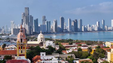 Bolivar Kolombiya 'daki Cartagena De India' daki tarihi şehir. Karayip şehri manzarası. Şehir merkezi arka planı. Cartagena De India, Bolivar Kolombiya 'da. Turizm arazisi. Duvarlı Şehir Simgesi.