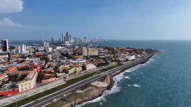 Cartagena Skyline, Bolivar Kolombiya 'daki Cartagena De India' da. Karayip şehri manzarası. Şehir merkezi arka planı. Cartagena De India, Bolivar Kolombiya 'da. Turizm arazisi. Duvarlı Şehir Simgesi.