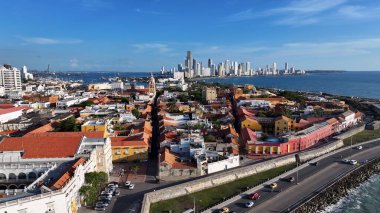 Cartagena Skyline, Bolivar Kolombiya 'daki Cartagena' da. Ortaçağ Binası. Cartagena Sahnesi Duvarları. Cartagena, Bolivar Kolombiya 'da. Renkli Skyline. Tarihi Şehir.