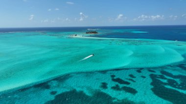 San Andres Providencia 'daki Caribbean Skyline Santa Catalina Kolombiya' da. Kolombiya Karayip Sahili. Mavi Deniz Arkaplanı. San Andres Providencia 'da, Santa Catalina Kolombiya' da. Turizm Arazisi.