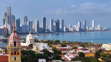 Bolivar Kolombiya 'daki Cartagena De Indias Tarihi Merkezi. Karayip Deniz Pelerini. Şehir merkezinde. Cartagena De Indias, Bolivar Kolombiya 'da. Highrise Binaları Peyzajı. Şehir Manzarası.