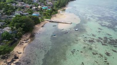 Mauritius Adası Mauritius 'taki Port Louis' de Baie Du Cap. Hint Okyanusu Sahili. Mavi Deniz Arkaplanı. Mauritius Adası 'ndaki Port Louis Mauritius. Turizm arazisi. Doğa Deniz Burnu.