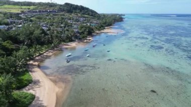 Mauritius Adası Mauritius 'taki Port Louis' de Baie Du Cap. Hint Okyanusu Sahili. Mavi Deniz Arkaplanı. Mauritius Adası 'ndaki Port Louis Mauritius. Turizm arazisi. Doğa Deniz Burnu.