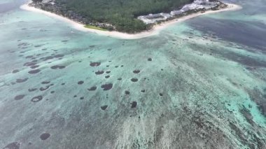 Mauritius Adası Mauritius 'taki Port Louis' deki Le Morne Plajı. Hint Okyanusu manzarası. Plaj cenneti. Mauritius Adası 'ndaki Port Louis Mauritius. Deniz Burnu Açık Hava. Doğa Turizmi.