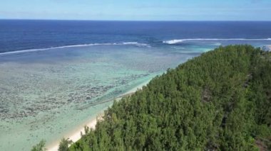 Mauritius Adası 'ndaki Port Louis' deki Riambel Plajı. Hint Okyanusu Sahili. Afrika Arkaplanı. Mauritius Adası 'ndaki Port Louis. Turizm arazisi. Doğa Deniz Burnu. Açık havada Seyahat.