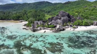 Victoria Seyşeller 'deki La Digue Adası' ndaki Anse Kaynak D. Argent. Hint Okyanusu Sahili. Afrika Arkaplanı. Victoria 'daki La Digue Adası. Turizm arazisi. Doğa Deniz Burnu. Açık havada Seyahat.
