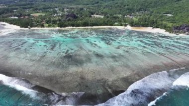 Victoria Seyşeller 'deki La Digue Adası' ndaki Anse Union. Hint Okyanusu Sahili. Afrika Arkaplanı. Victoria 'daki La Digue Adası. Turizm arazisi. Doğa Deniz Burnu. Açık havada Seyahat.