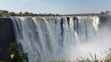Kuzey Zimbabwe, Matabeleland 'deki Victoria Şelalesine Şelale Manzarası. Doğa Şelalesi. Zambezi Nehri Peyzajı. Kuzey Zimbabwe 'de Victoria Şelalesi. Güney Afrika. Turizm Seyahati.