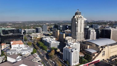 Güney Afrika 'daki Johannesburg' da Sandton Skyline. Sandton Peyzajı. Finans Bölgesi Geçmişi. Güney Afrika 'da Johannesburg' da. High Rise Binaları. Mandela Meydanı.