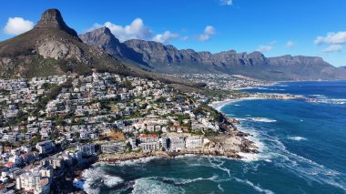 Güney Afrika Burnu 'ndaki Cape Town' daki kamplar. Masa Dağı manzarası. Şehir manzarası manzarası. Cape Town Batı Cape Güney Afrika 'da. Turizm Seyahati. Büyüleyici Skyline.