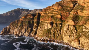 Güney Afrika Burnu 'ndaki Cape Town' daki sahil yolu. Masa Dağı Ulusal Parkı. Sahil yolu. Cape Town Batı Cape Güney Afrika 'da. Turizm Seyahati. Paradisiac Skyline.