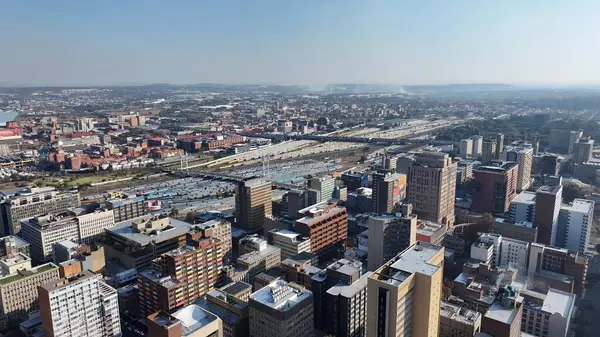 Johannesburg Skyline Güney Afrika 'da Johannesburg' da. Şehir merkezindeki şehir manzarası. İş Bölgesi Geçmişi. Güney Afrika 'da Johannesburg' da. High Rise Binaları. Şehir Simgesi.