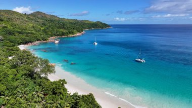 Victoria Seyşeller 'deki Praslin Adası' nda Anse Lazio. Hint Okyanusu Sahili. Afrika Arkaplanı. Victoria 'daki Praslin Adası. Turizm arazisi. Doğa Deniz Burnu. Açık havada Seyahat.