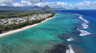 Mauritius Adası Mauritius 'taki Port Louis' deki Flic en Flac. Hint Okyanusu manzarası. Plaj cenneti. Mauritius Adası 'ndaki Port Louis. Deniz Burnu Açık Hava. Doğa Arkaplanı. Turizm Seyahati.