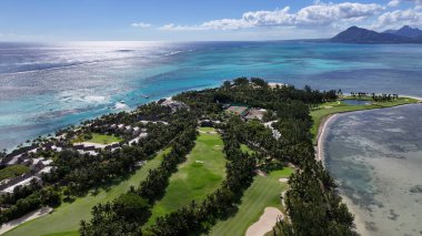 Mauritius Adası Mauritius 'taki Port Louis' de Le Morne. Hint Okyanusu Sahili. Afrika Arkaplanı. Mauritius Adası 'ndaki Port Louis. Turizm arazisi. Doğa Deniz Burnu. Açık havada Seyahat.