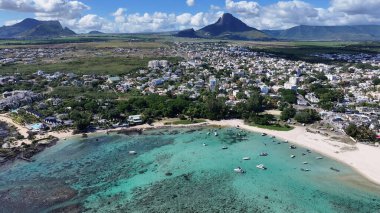 Mauritius Adası 'ndaki Port Louis' deki Flic en Flac Plajı. Hint Okyanusu Sahili. Afrika Arkaplanı. Mauritius Adası 'ndaki Port Louis. Turizm arazisi. Doğa Deniz Burnu. Açık havada Seyahat.