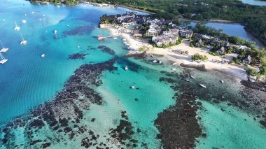 Mauritius Adası Mauritius 'taki Port Louis' deki Pointe D Esny Plajı. Hint Okyanusu Sahili. Afrika Arkaplanı. Mauritius Adası 'ndaki Port Louis. Turizm arazisi. Doğa Deniz Burnu. Açık havada Seyahat.