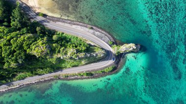 Mauritius Adası 'ndaki Baie Du Cap sahil yolunda. Hint Okyanusu manzarası. Plaj cenneti. Mauritius Adası 'nda Baie Du Cap. Deniz Burnu Açık Hava. Sahil Yolu.
