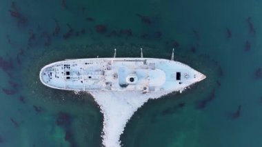 Tierra Del Fuego Arjantin 'deki Ushuaia' da Aziz Christopher Teknesi. Aziz Christopher Gemisi. Gemi Heykeli. Şehir merkezindeki şehir manzarası. Ushuaia 'da Aziz Christopher Teknesi Tierra Del Fuego Arjantin.