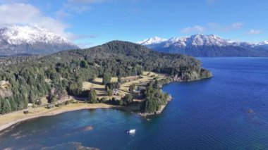 Bariloche Skyline Rio Negro Arjantin 'deki San Carlos de Bariloche' de. Karlı Dağlar. Chico Circuit. Geçmişe Seyahat. Bariloche Skyline Rio Negro Arjantin 'de San Carlos de Bariloche' de.