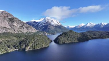 Rio Negro Arjantin 'deki San Carlos de Bariloche' de Chico Circuit. Karlı Dağlar. Chico Circuit. Tatil seyahatleri. Chico Circuit San Carlos De Bariloche Rio Zenci Arjantin 'de.