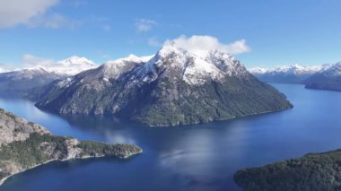 Cerro Tronador Rio Negro Arjantin 'deki San Carlos de Bariloche' da. Karlı Dağlar. Zaman Hızı Manzarası. Kış Arkaplanı. Cerro Tronador Rio Negro Arjantin 'deki San Carlos de Bariloche' de.