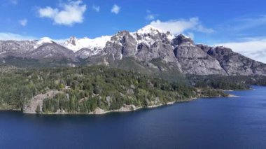 Bariloche Skyline Rio Negro Arjantin 'deki San Carlos de Bariloche' de. Karlı Dağlar. Chico Circuit. Geçmişe Seyahat. Bariloche Skyline Rio Negro Arjantin 'de San Carlos de Bariloche' de.