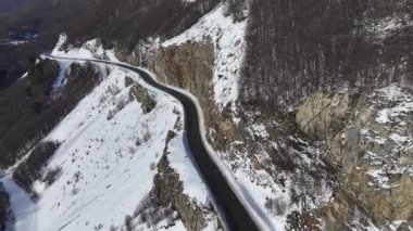 Tierra Del Fuego Arjantin 'deki Ushuaia' da Patagonya Yolu. Karlı Dağlar. Buzul Manzarası. Tierra Del Fuego Arjantin. Kış Arkaplanı. Ushuaia 'daki Patagonya Yolu Tierra Del Fuego Arjantin.