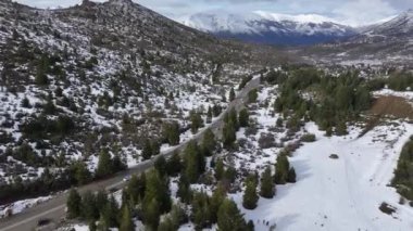 Bariloche Skyline Rio 'daki Bariloche Arjantin' de. Karlı Dağ. Kar Düşen Sahne. Rio Zenci Arjantin. Kış Yolculuğu. Bariloche Skyline Rio 'daki Bariloche' de Zenci Arjantin.