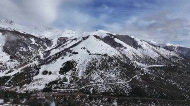 Bariloche Skyline Rio Negro Arjantin 'deki San Carlos de Bariloche' de. Karlı Dağlar. Kar Manzarası. Kış Yolculuğu. Bariloche Skyline Rio Negro Arjantin 'de San Carlos de Bariloche' de.