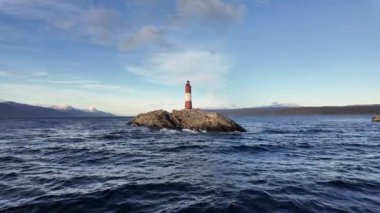 Ushuaia Deniz Feneri Tierra Del Fuego Arjantin 'de. İnanılmaz Bay Water. Deniz Gezisi. Tekne Teknesi Sahnesi. Ushuaia Deniz Feneri Tierra Del Fuego Arjantin 'de.