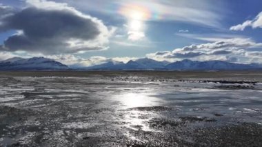 Santa Cruz Arjantin 'deki El Calafate' de Patagonya Skyline. Karlı Dağlar. Yol gezisi sahnesi. Santa Cruz Arjantin. Kış Yolculuğu. Santa Cruz Arjantin 'deki El Calafate' de Patagonya Skyline.