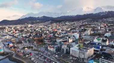 Ushuaia 'daki şehir merkezi Fin Del Mundo Arjantin. Doğa manzarası. Geçmişe Seyahat. Fin Del Mundo Arjantin. Şehir merkezindeki şehir manzarası. Ushuaia Şehir Merkezi Fin Del Mundo Arjantin.