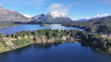 Rio Negro Arjantin 'deki San Carlos de Bariloche' de Chico Circuit. Karlı Dağlar. Chico Circuit. Tatil seyahatleri. Chico Circuit San Carlos De Bariloche Rio Zenci Arjantin 'de.