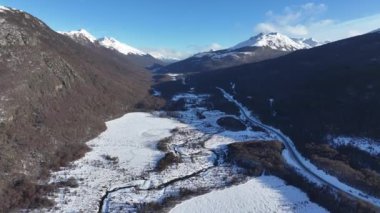 Arjantin 'in sonundaki Ushuaia' da Patagonya silueti. Karlı Dağlar. Buzul Manzarası. Arjantin 'in sonu. Kış Yolculuğu. Patagonya Ushuaia 'da Dünya' nın Sonu Arjantin 'de.
