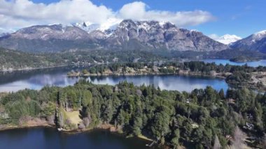 Rio Negro Arjantin 'deki San Carlos de Bariloche' de Chico Circuit. Karlı Dağlar. Chico Circuit. Tatil seyahatleri. Chico Circuit San Carlos De Bariloche Rio Zenci Arjantin 'de.