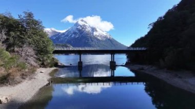 Rio Negro Arjantin 'deki San Carlos de Bariloche' de Chico Circuit. Karlı Dağlar. Chico Circuit. Tatil seyahatleri. Chico Circuit San Carlos De Bariloche Rio Zenci Arjantin 'de.