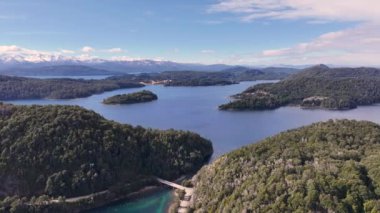 Rio Negro Arjantin 'deki San Carlos de Bariloche' de Chico Circuit. Karlı Dağlar. Chico Circuit. Tatil seyahatleri. Chico Circuit San Carlos De Bariloche Rio Zenci Arjantin 'de.