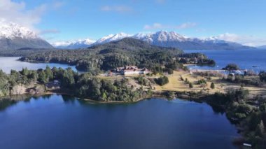Bariloche Skyline Rio Negro Arjantin 'deki San Carlos de Bariloche' de. Karlı Dağlar. Chico Circuit. Geçmişe Seyahat. Bariloche Skyline Rio Negro Arjantin 'de San Carlos de Bariloche' de.